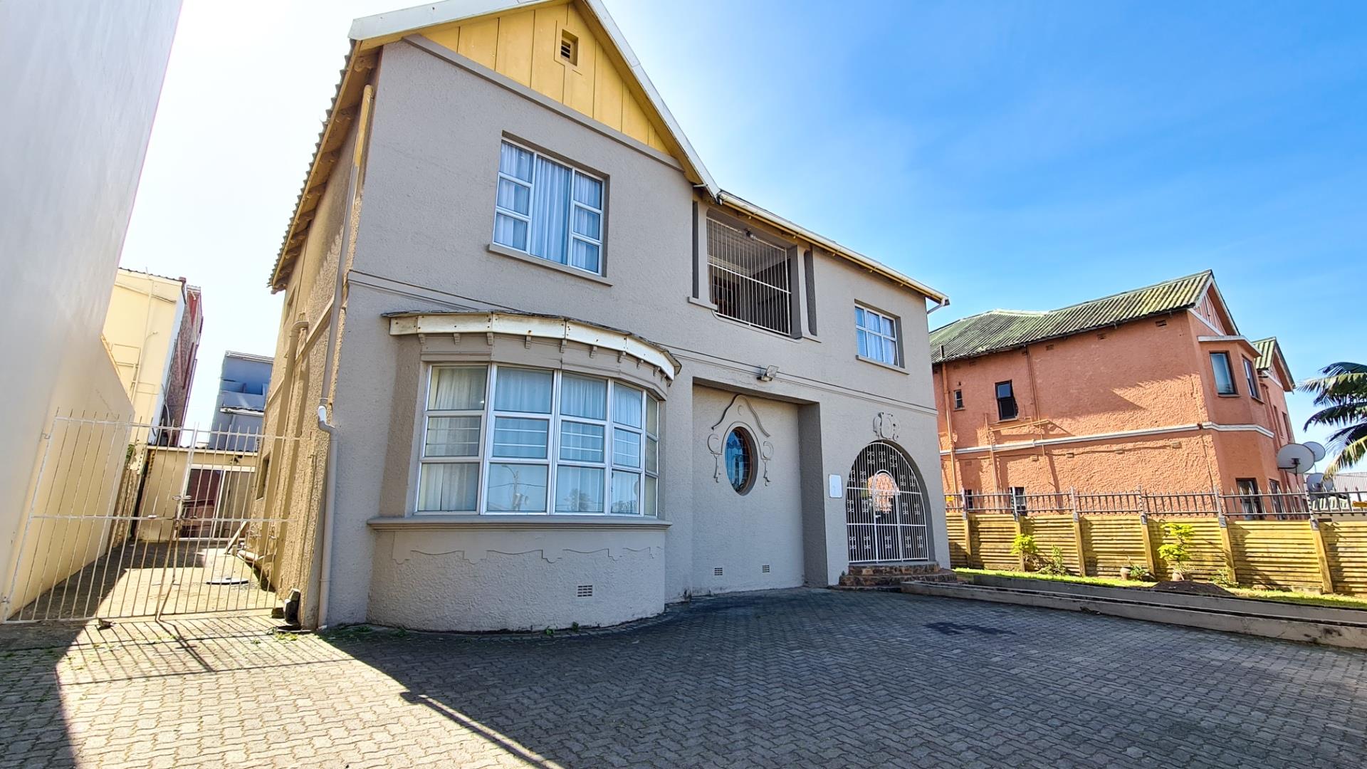 7 Bedroom House for sale in Quigney P24113137753