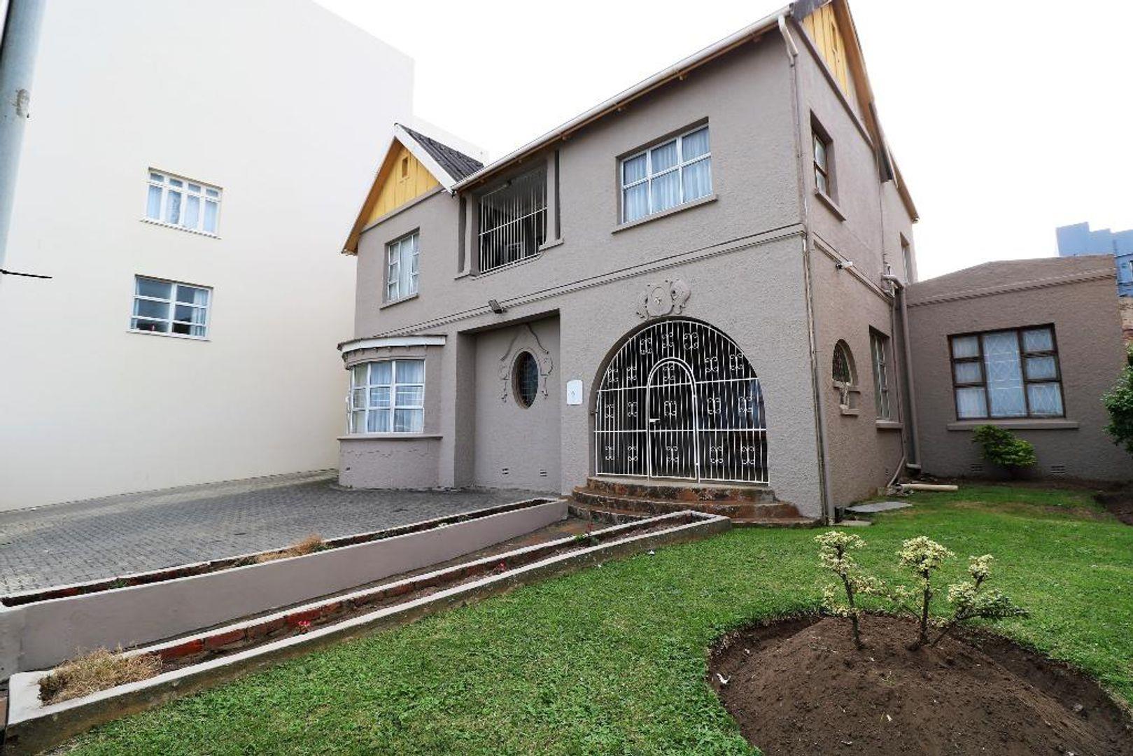 9 Bedroom House for sale in Quigney P24110204543