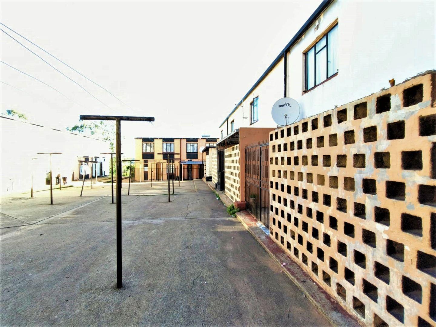 3 Bedroom Apartment / flat for sale in Riverlea 16 Ss Sharon Flats, 1