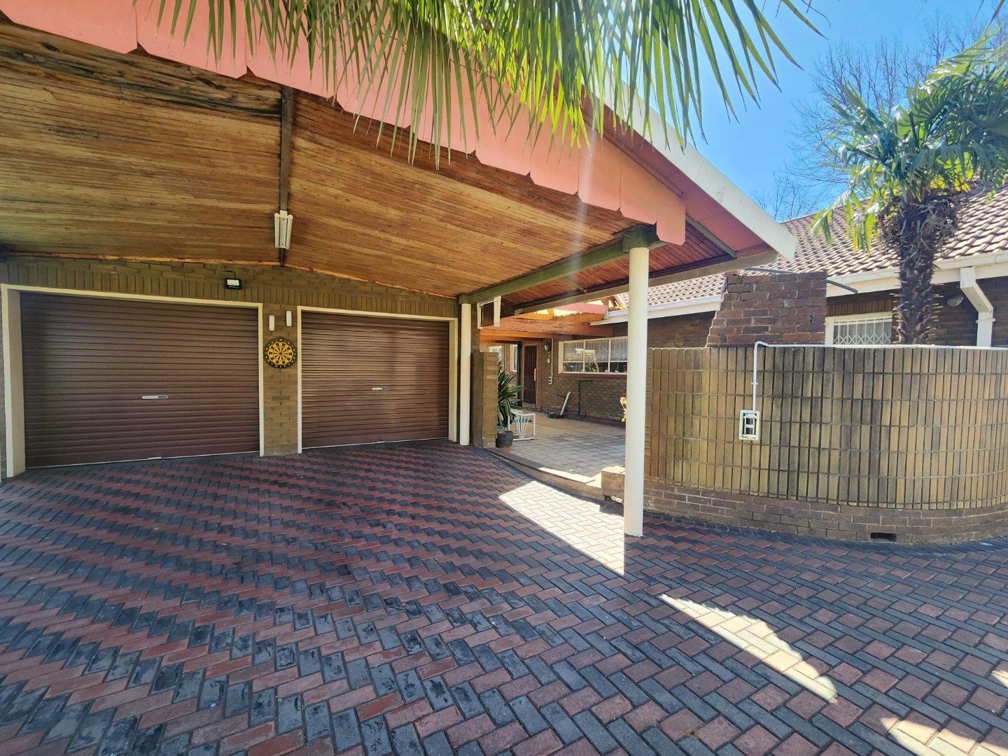 3 Bedroom House for sale in Vanderbijlpark SE 7 P24113139373