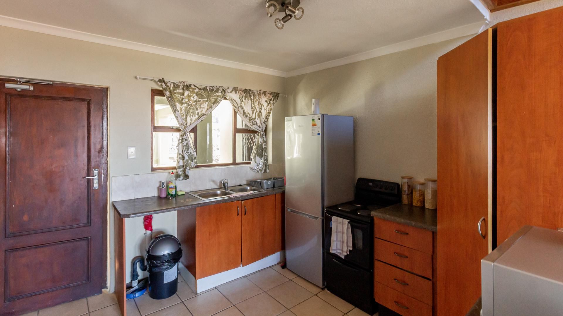 3 Bedroom Apartment / flat for sale in Montclair P24113140043