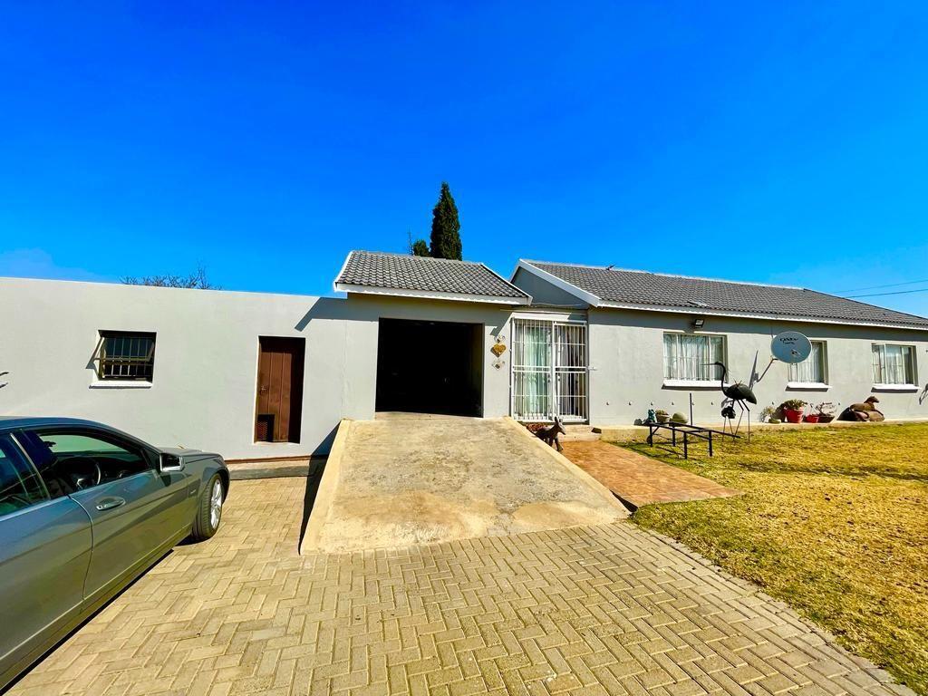 3 Bedroom House for sale in Secunda P24113140495
