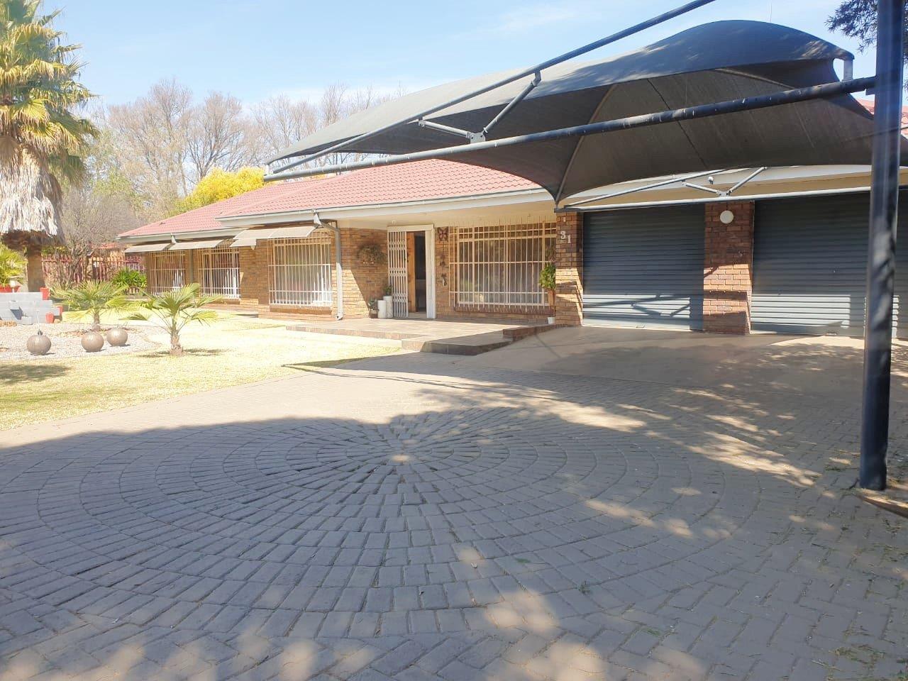 4 Bedroom House for sale in Three Rivers East P24113140730