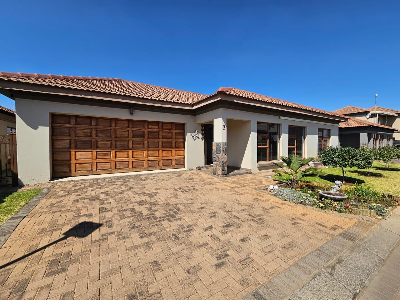 2 Bedroom Townhouse for sale in Vanderbijlpark SE 8 P24113143371