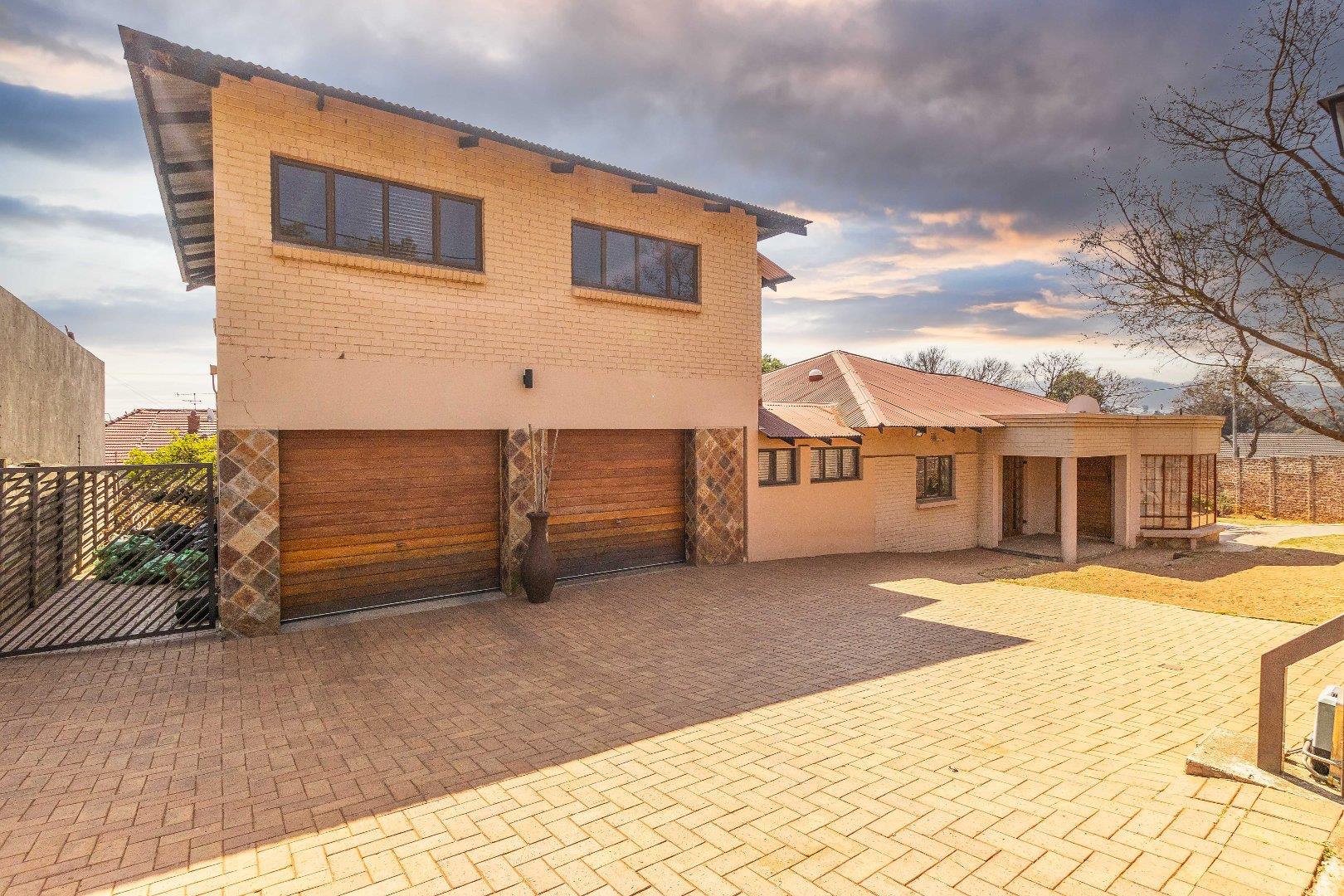 4 Bedroom House for sale in Florida North 56 Beacon Rd P24113143594