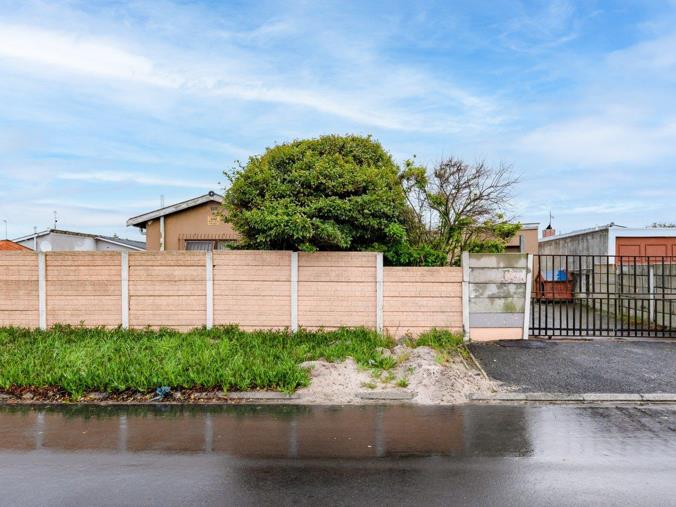 3 Bedroom House for Sale in Grassy Park