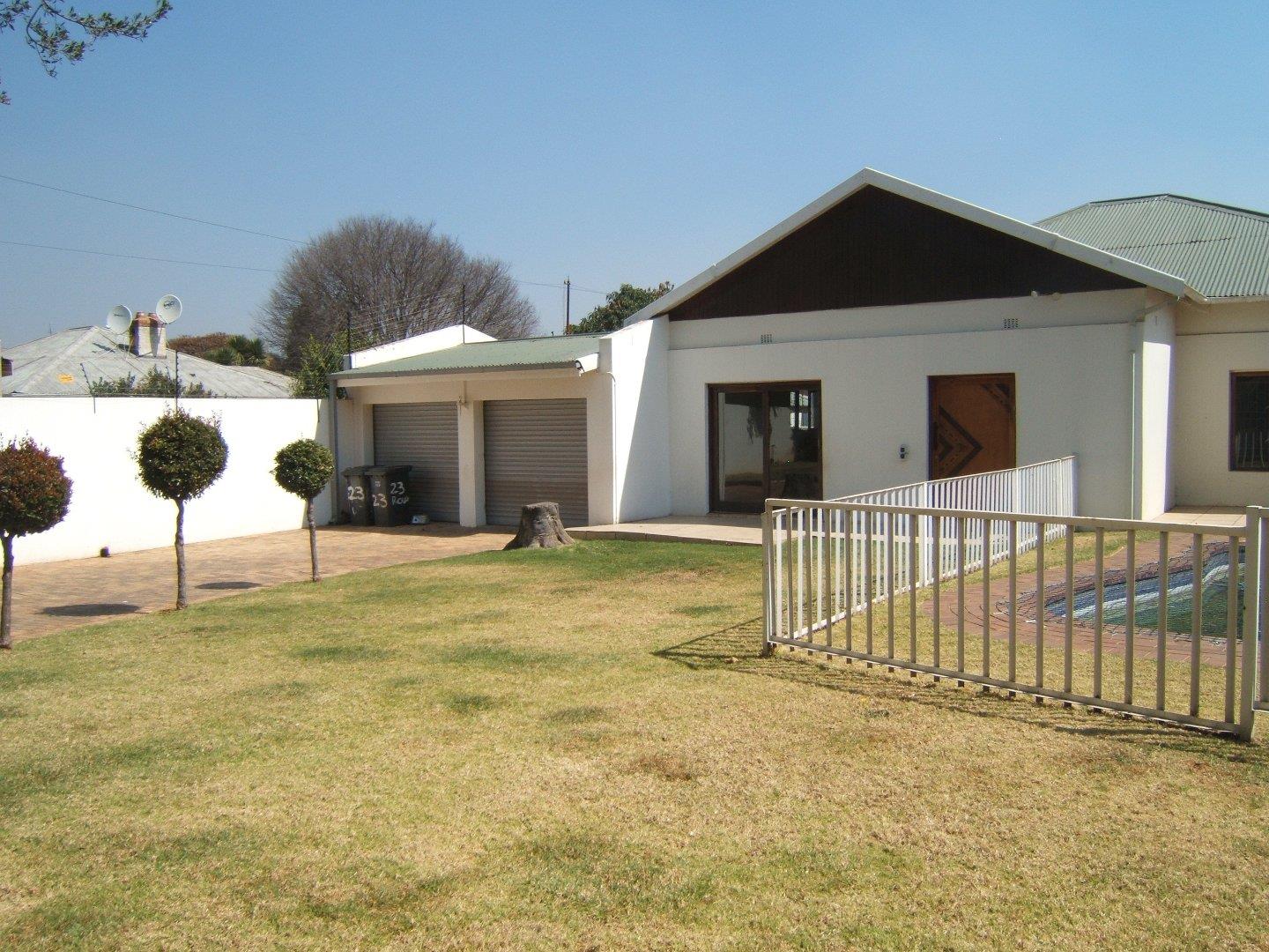 4 Bedroom House for sale in Rouxville P24113143759