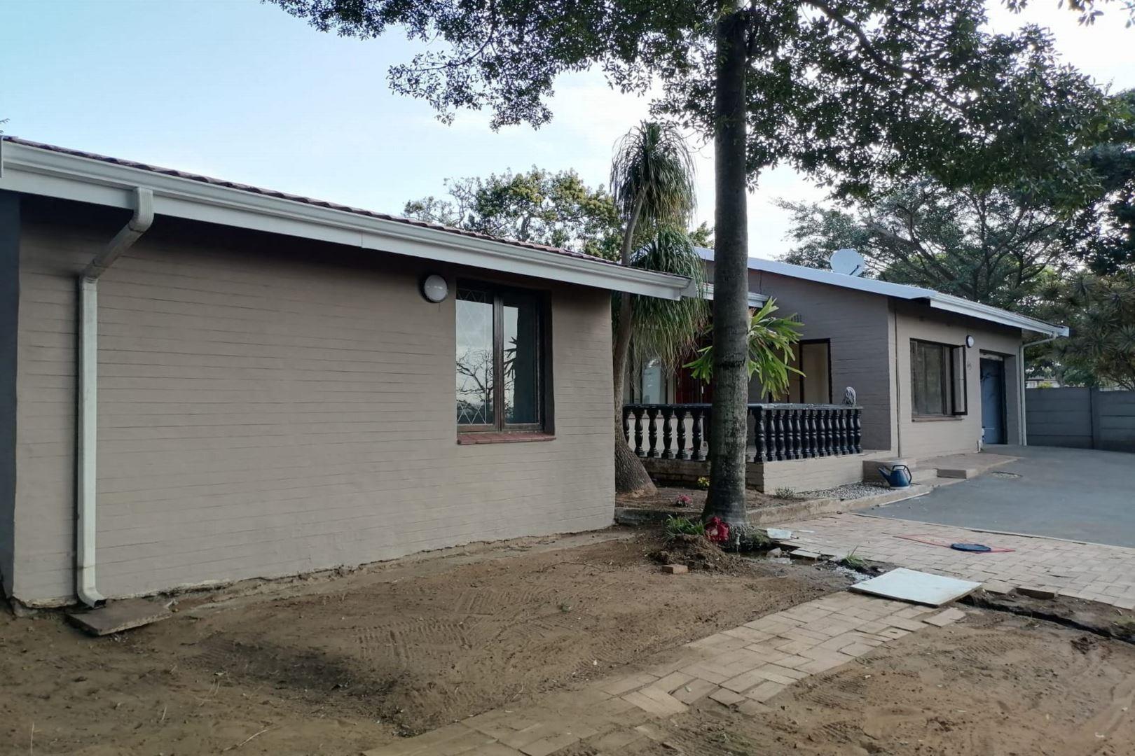 4 Bedroom House for sale in Athlone Park P24113144337