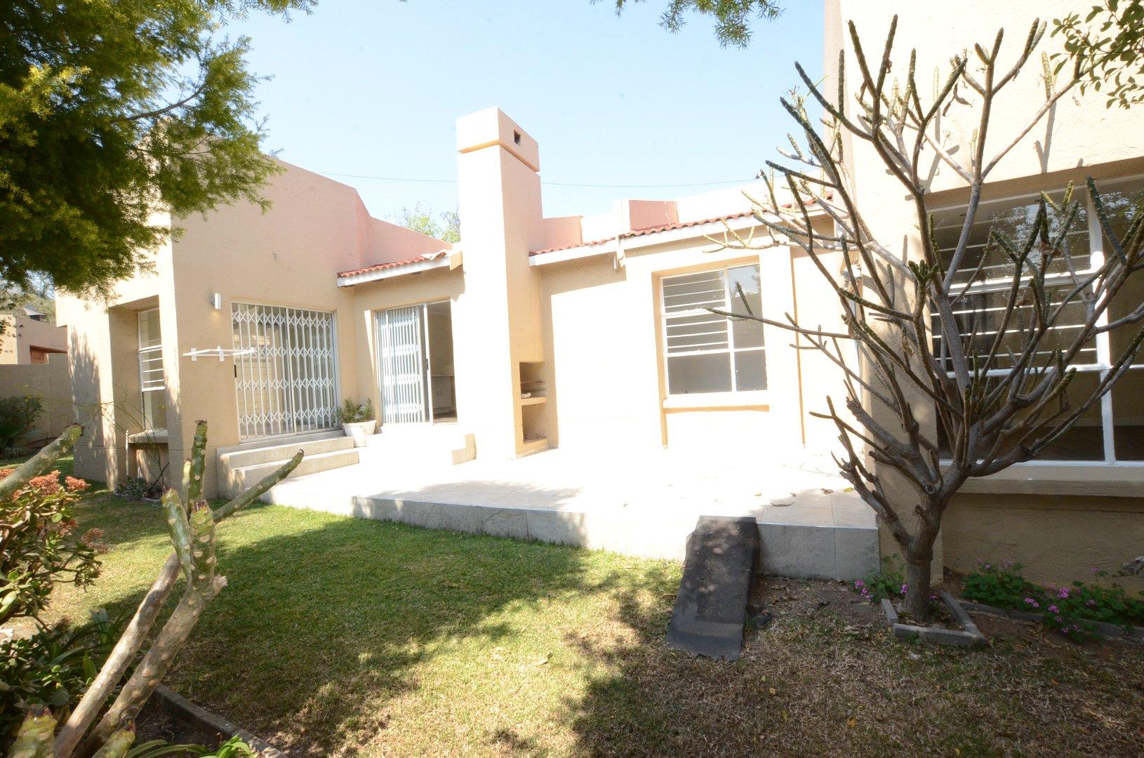 3 Bedroom House for sale in Sunninghill P24113145003