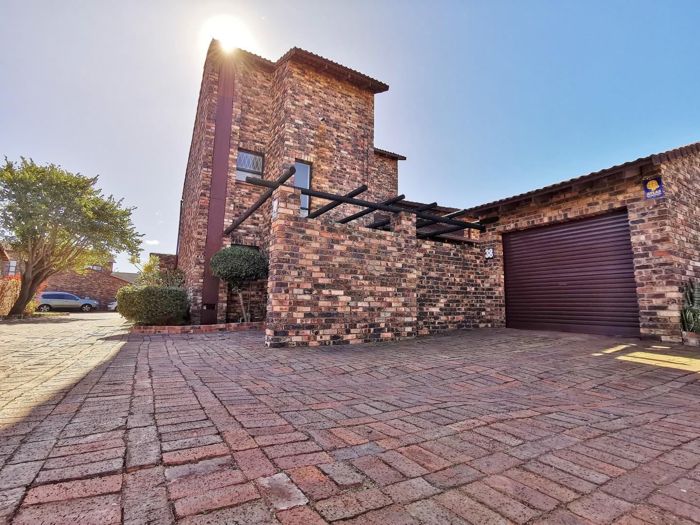 Greenacres, Port Elizabeth Property Townhouses for sale in Greenacres