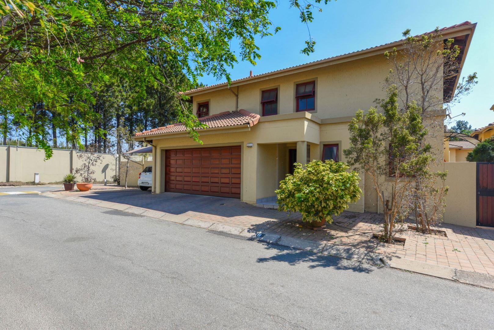 3 Bedroom House for sale in Broadacres P24113146055