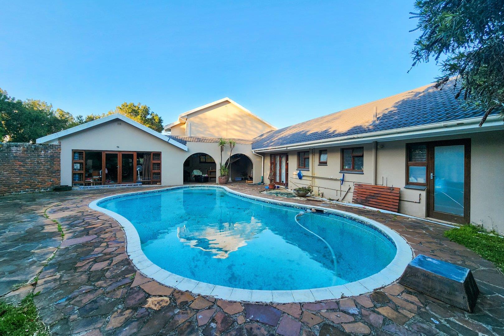 House for sale in Beacon Bay P24113250098