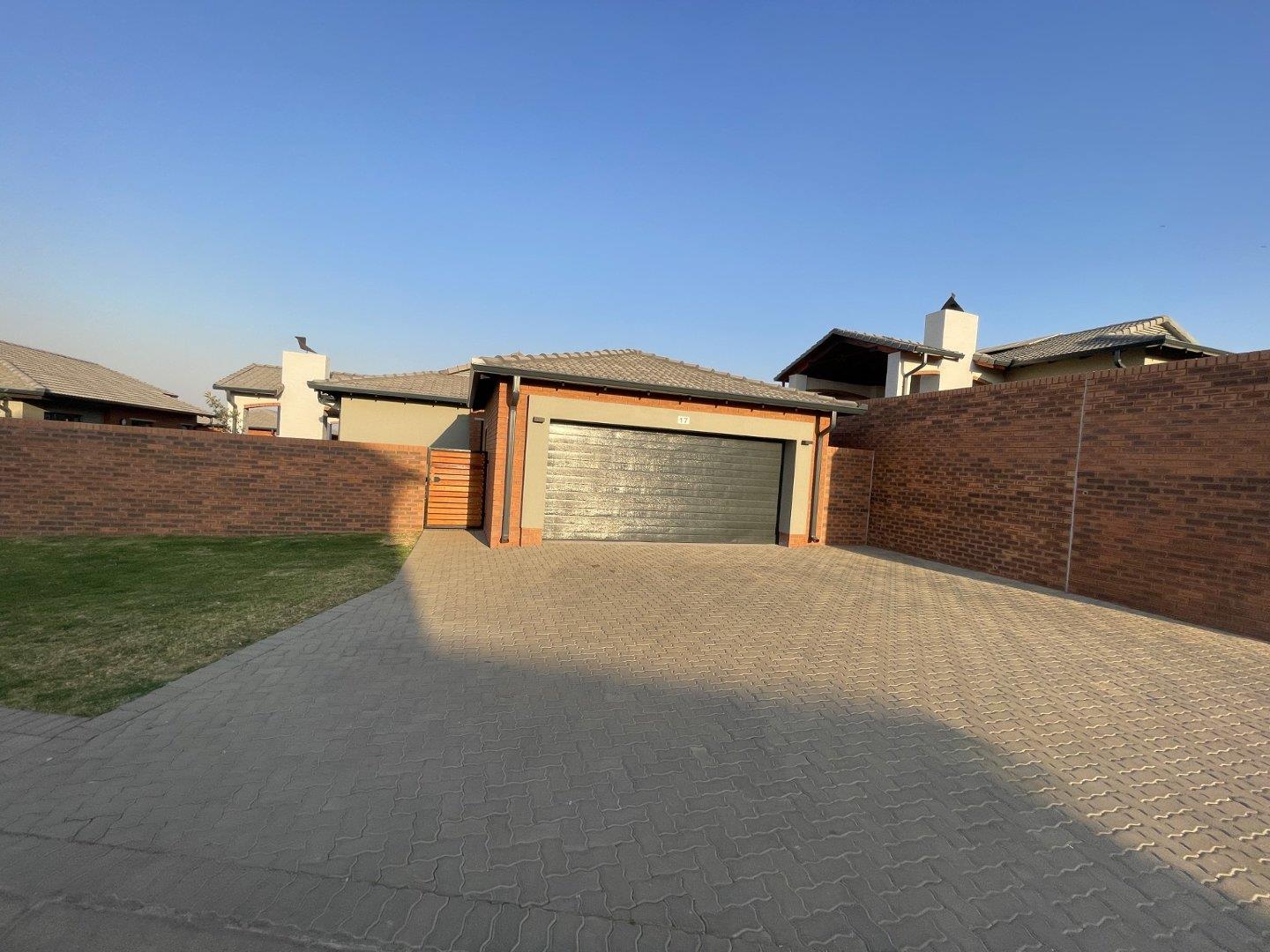 3 Bedroom Townhouse to rent in Six Fountains Residential Estate P24