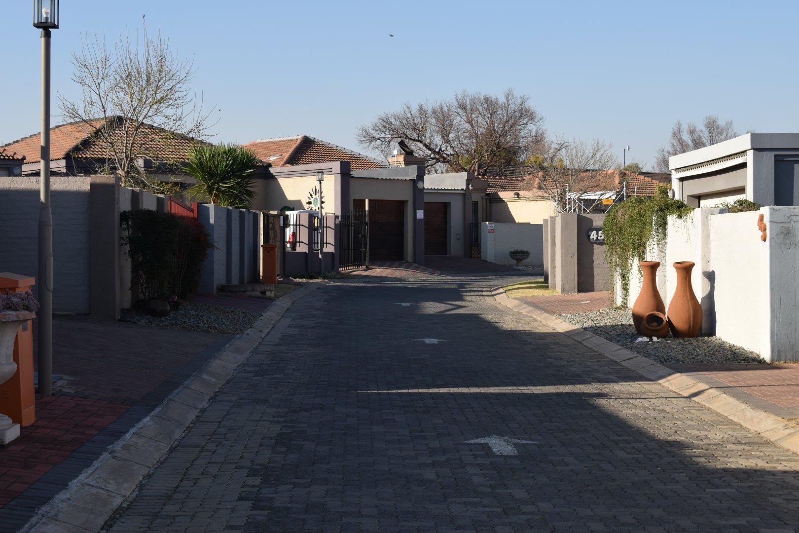 2 Bedroom Townhouse for sale in Baillie Park P24113215626