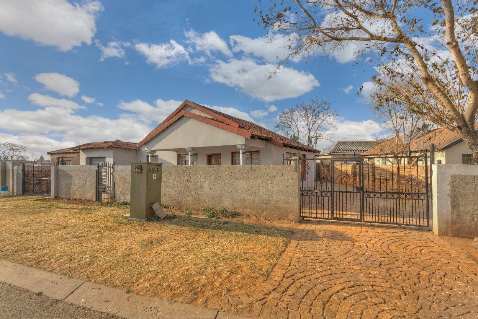 Lenasia Ext 13 Property Property and houses for sale in Lenasia Ext
