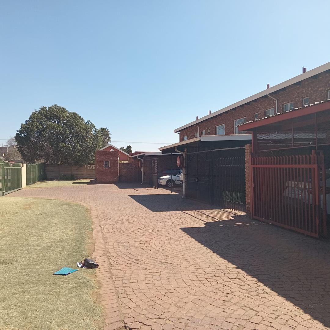 East Lynne Property Property and houses for sale in East Lynne