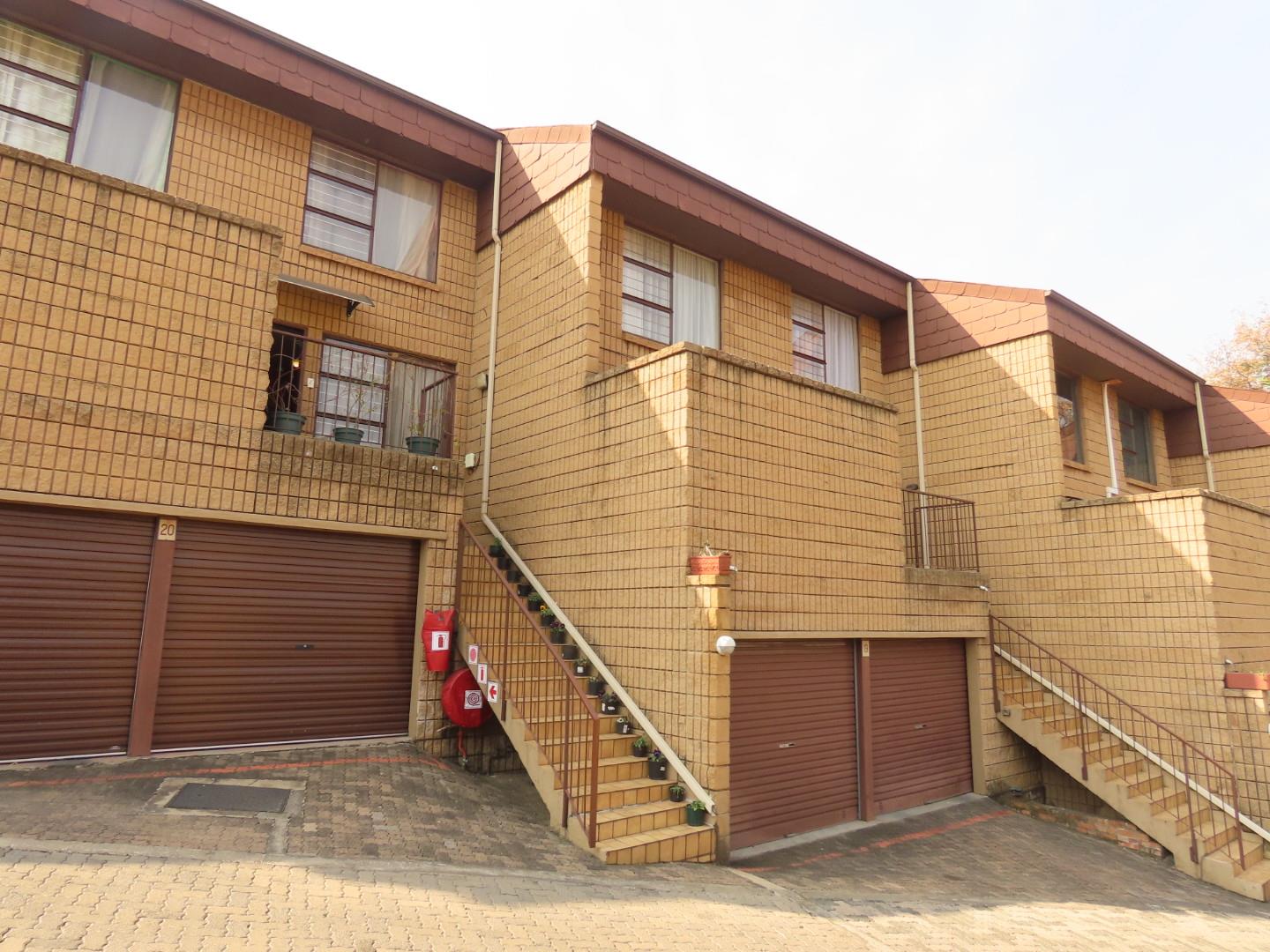 3 Bedroom Townhouse for sale in Windsor P24113217934