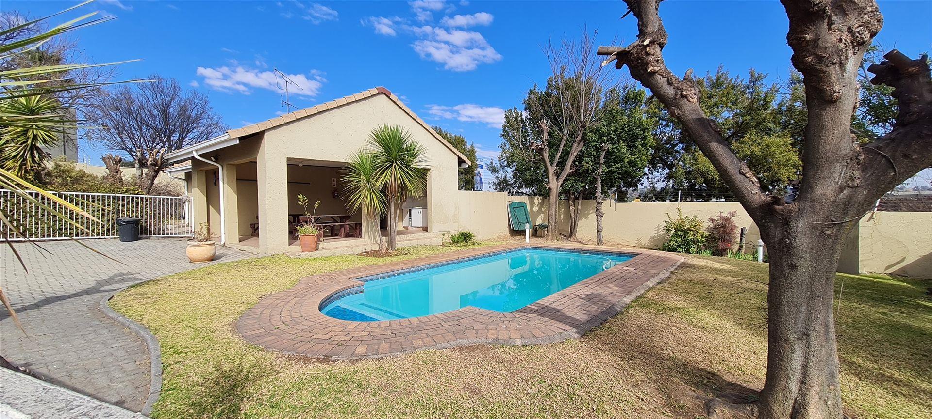 2 Bedroom Townhouse for sale in Marais Steyn Park P24113085555