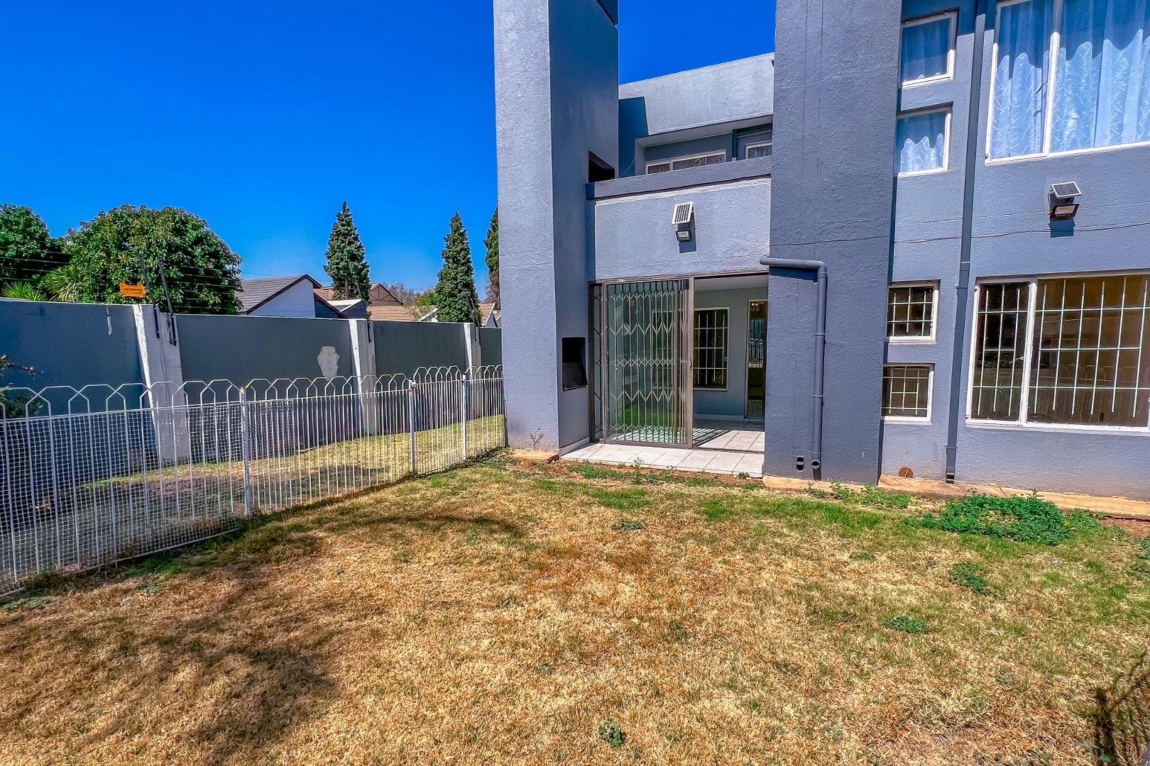 2 Bedroom Townhouse for sale in Mulbarton Ingwelala, Vredenhof Road