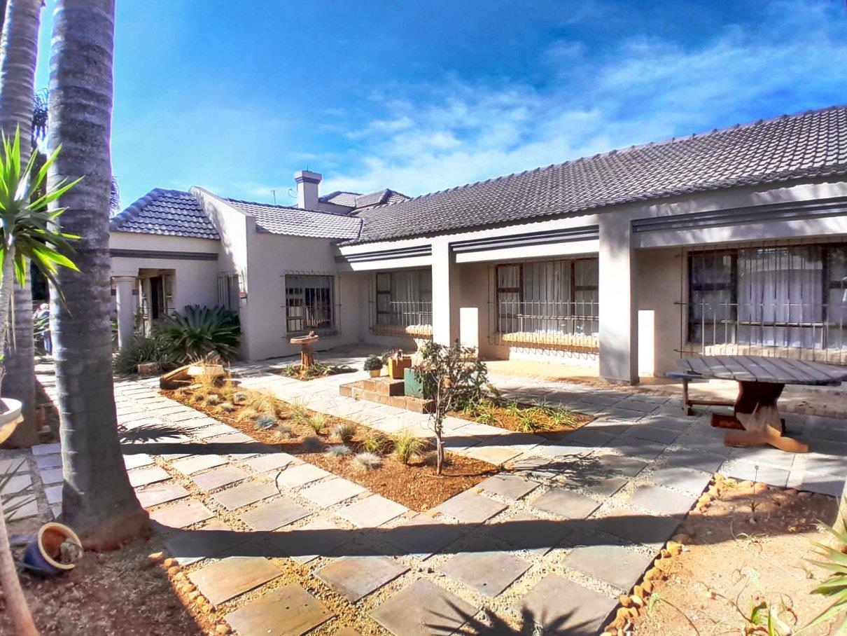 3 Bedroom House for sale in Ravenswood P24113222149