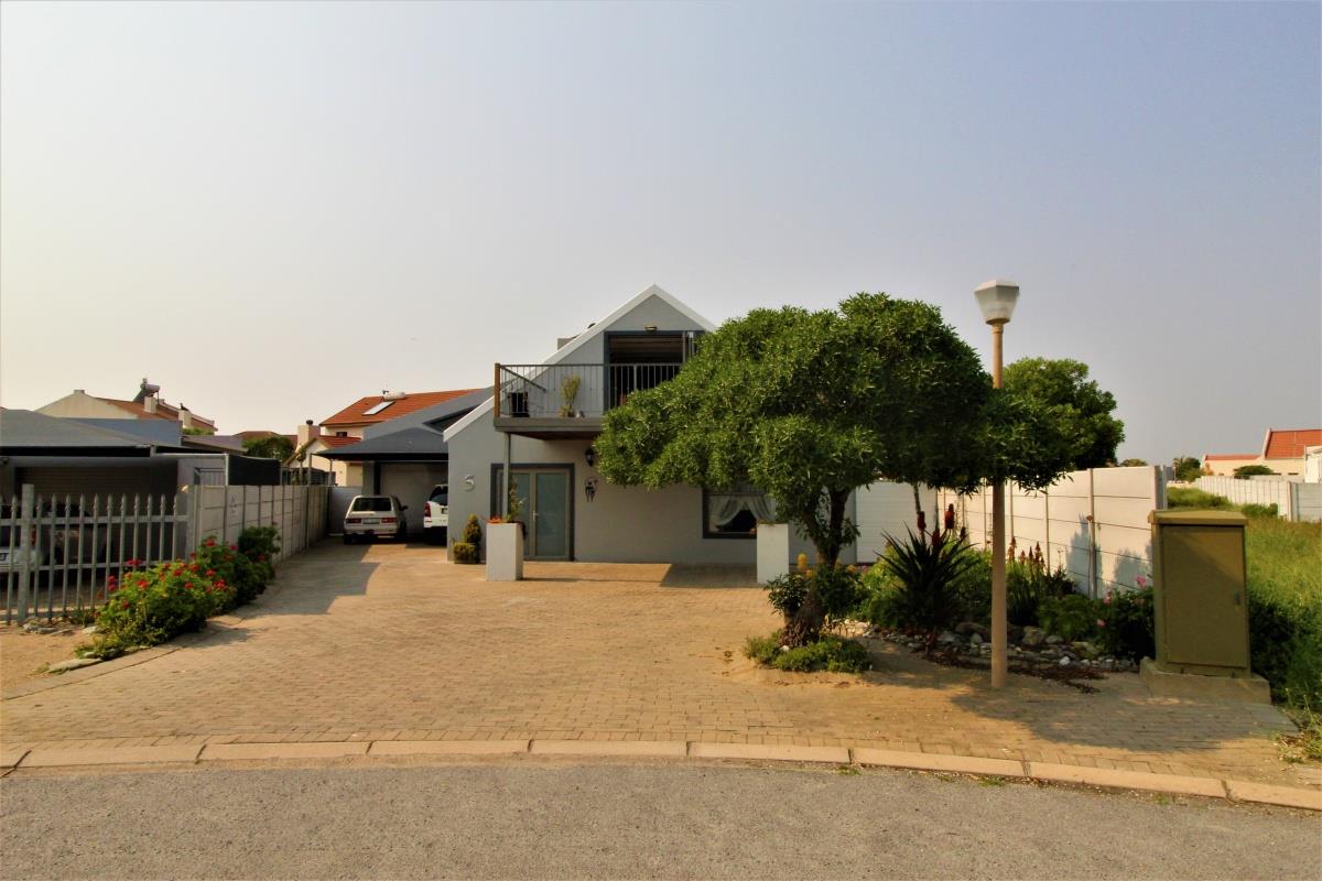 2 Bedroom House for sale in Port Owen 5 Anne Street P24113222294