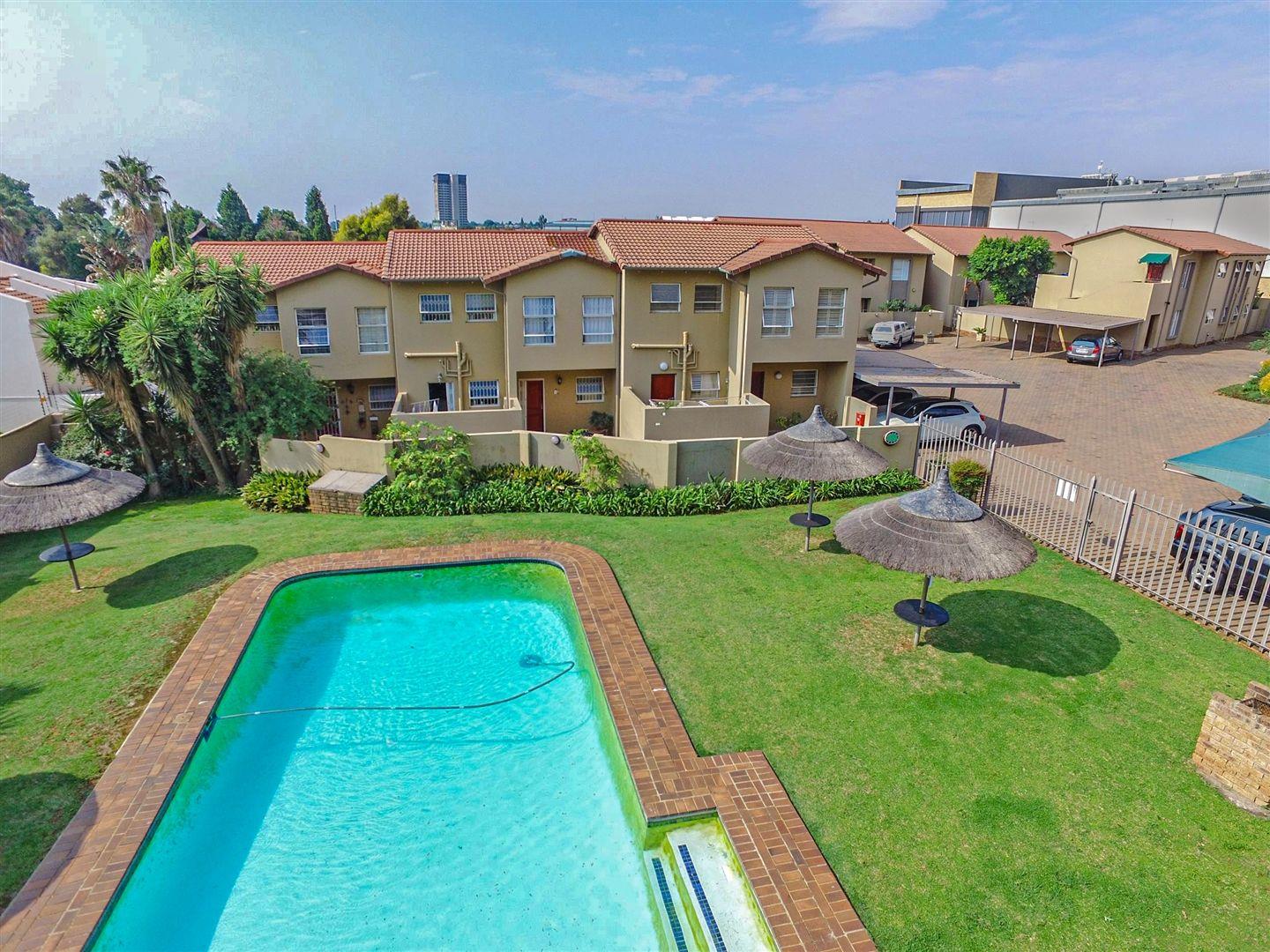 3 Bedroom Townhouse for sale in Bedfordview Flamara Village, 12