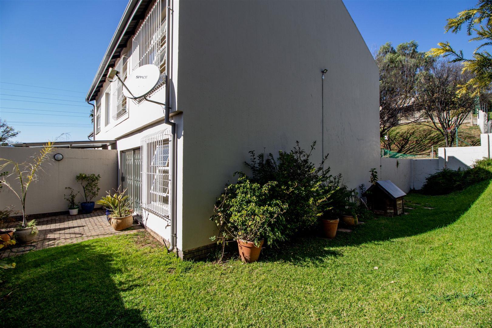 Bedford Gardens Property Townhouses to rent in Bedford Gardens