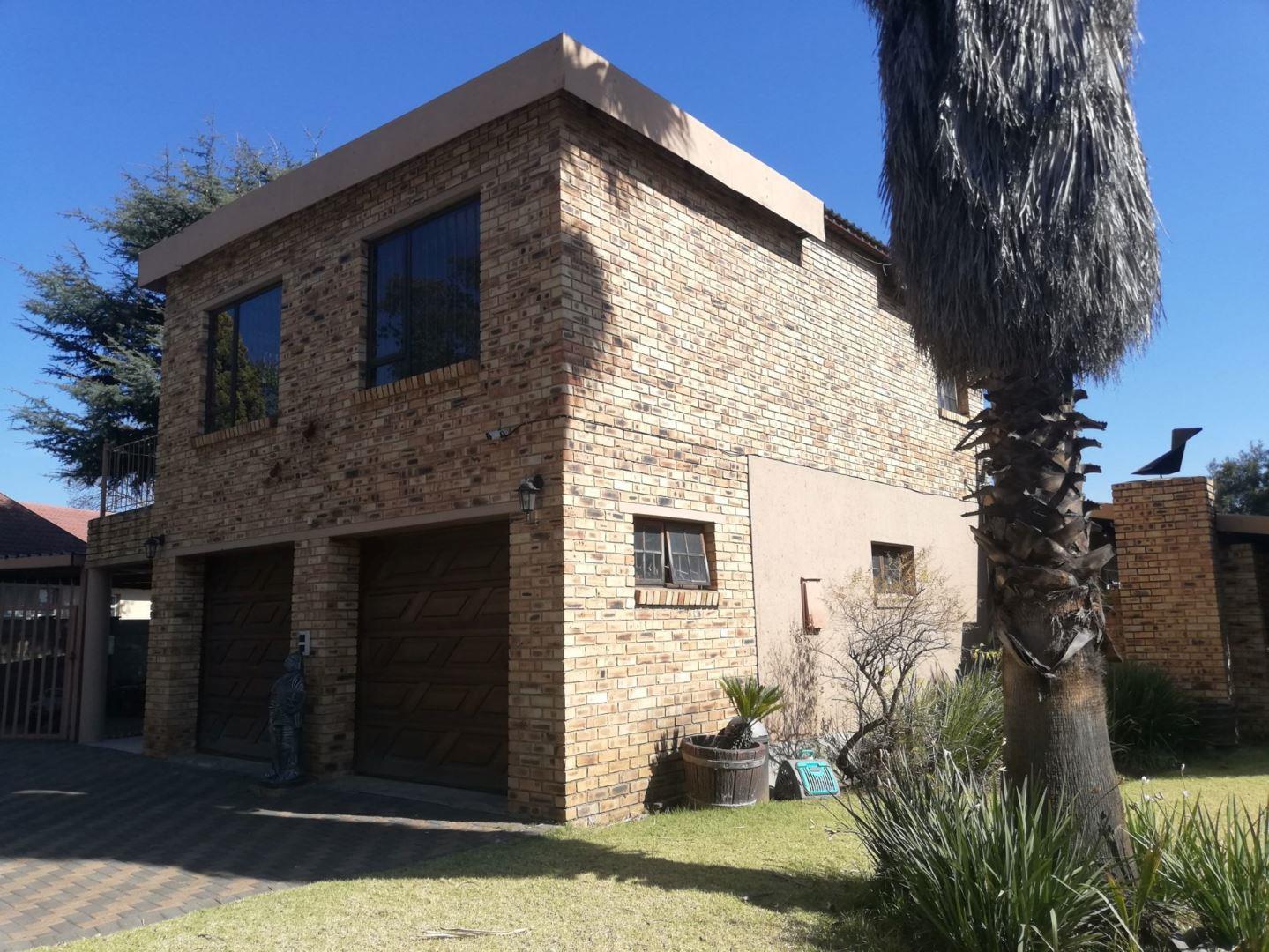 5 Bedroom House for sale in Golf Park P24113223621