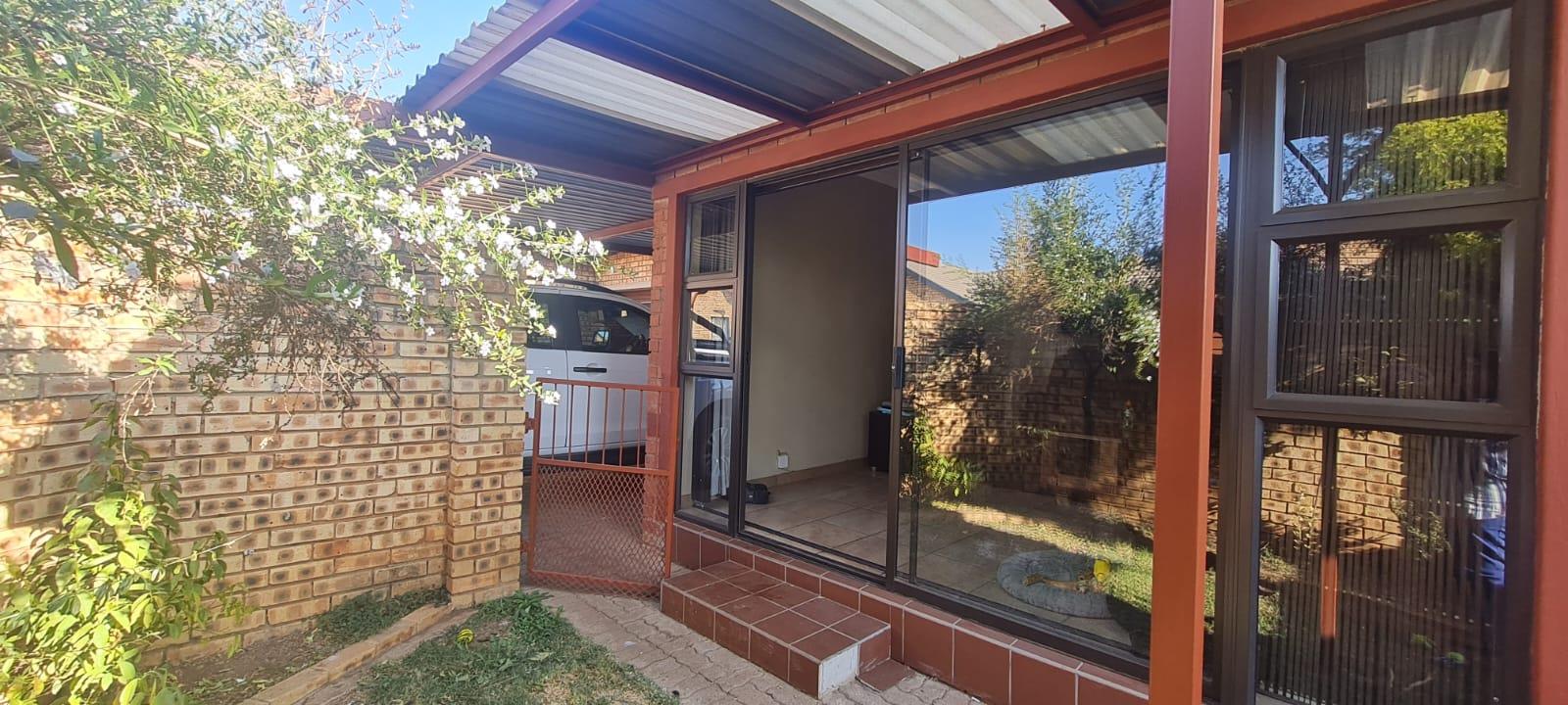 2 Bedroom Townhouse for sale in Riversdale P24113225239