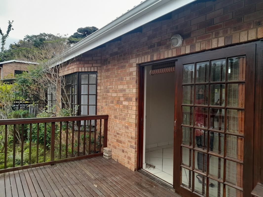 2 Bedroom Townhouse for sale in Margate P24113225854