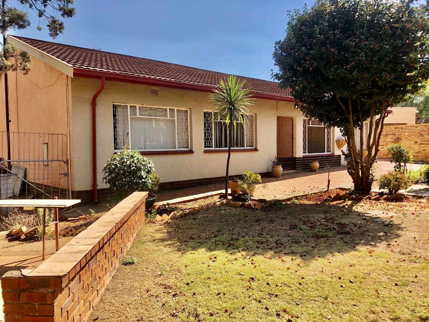 4 Bedroom House for sale in Kibler Park 23 Botha Avenue P24114701150