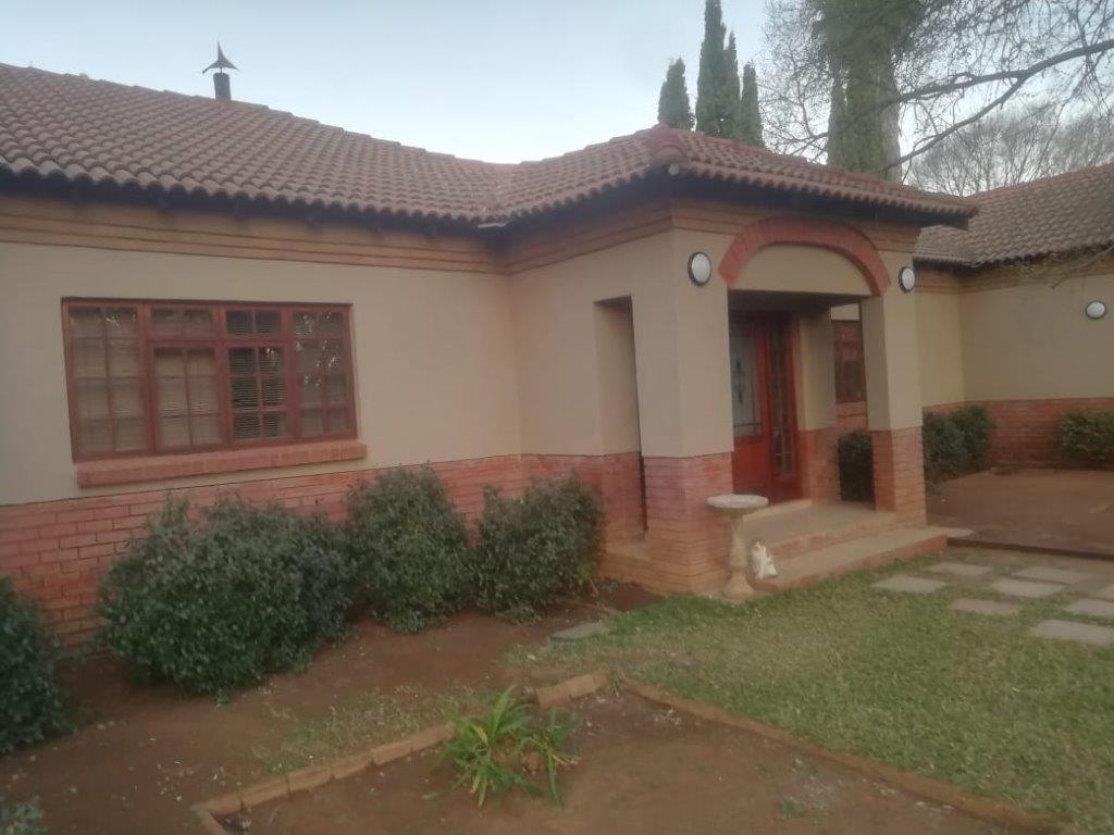 5 Bedroom House for sale in Irene Park P24113226402