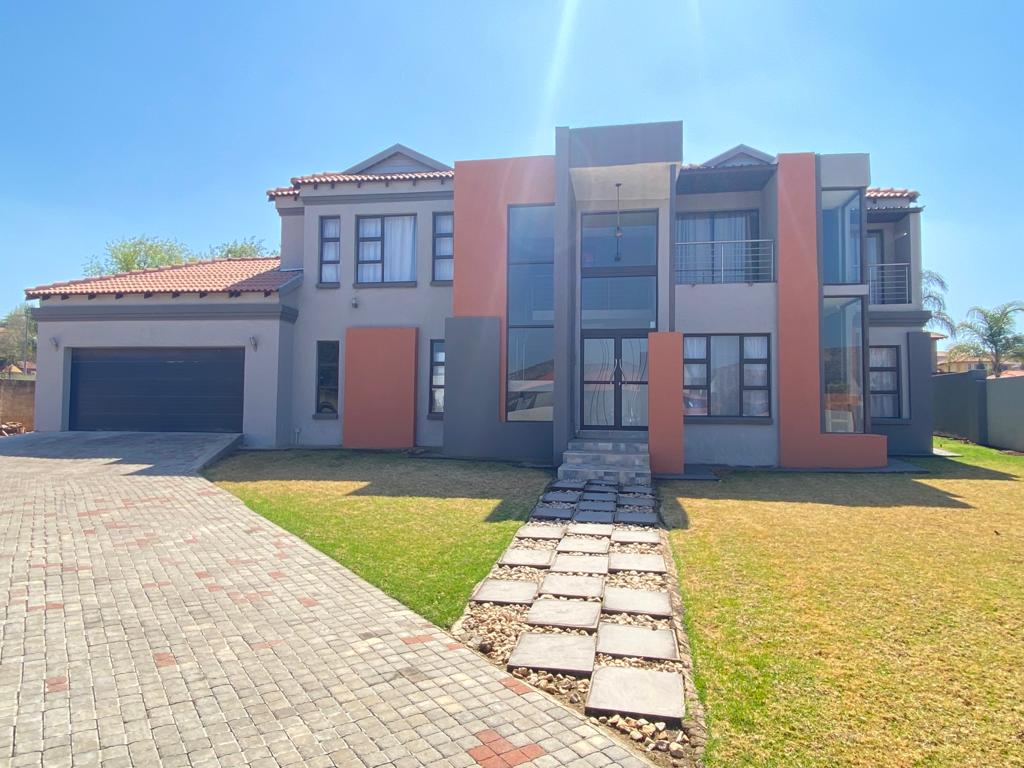 5 Bedroom House for sale in Birdwood Estate P24113227559