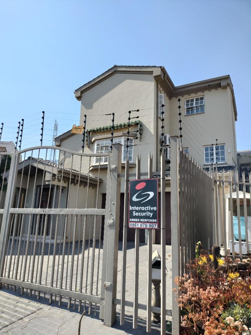 4 Bedroom House for sale in Lynnwood Glen P24113228830