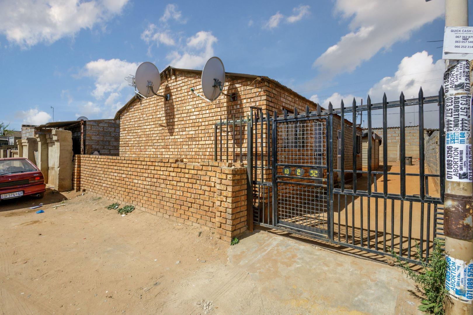 2 Bedroom House for sale in Tembisa Central P24113231510