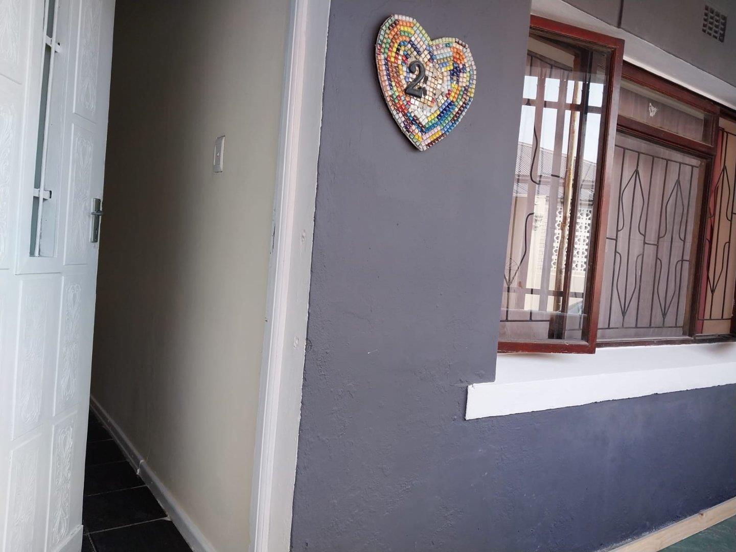 2 Bedroom House for sale in Salt River P24113232119