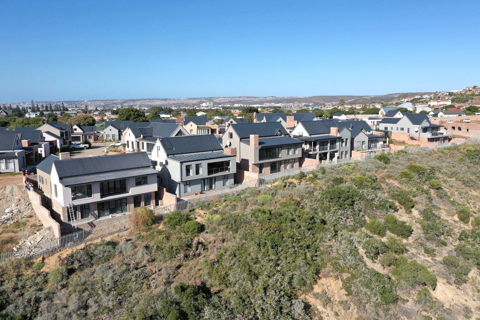 3 Bedroom House for sale in Hartenbos Central P24113232182