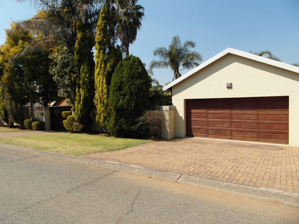 7 Bedroom House for sale in Van Riebeeck Park P24113244244