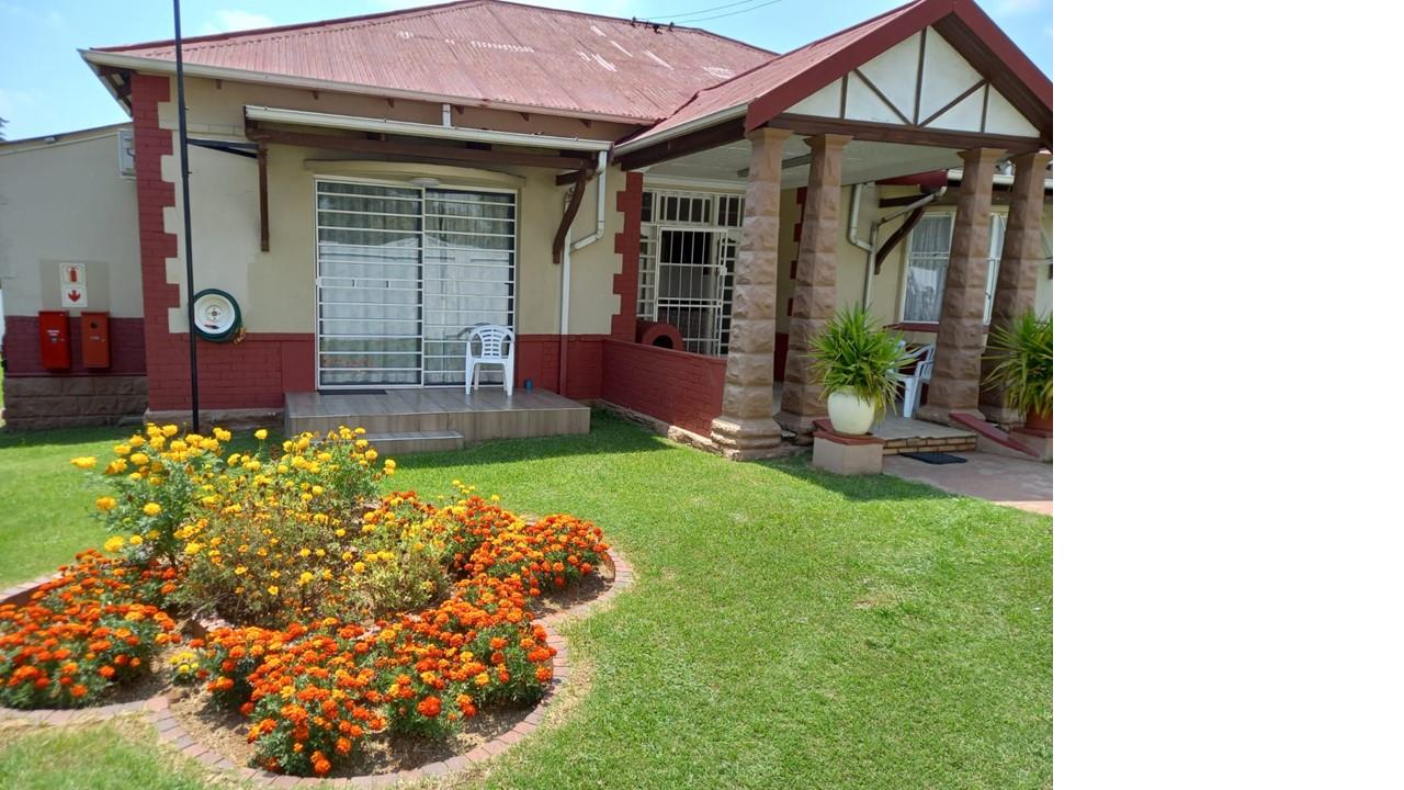 3 Bedroom House for sale in Delville P24113244526