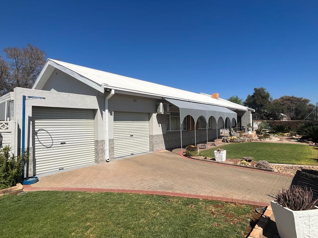 4 Bedroom House for sale in Hillcrest P24113121709