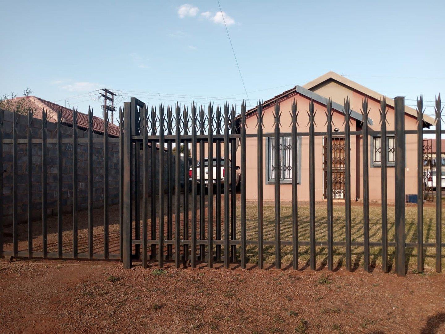 3 Bedroom House for sale in Protea Glen P24113246758