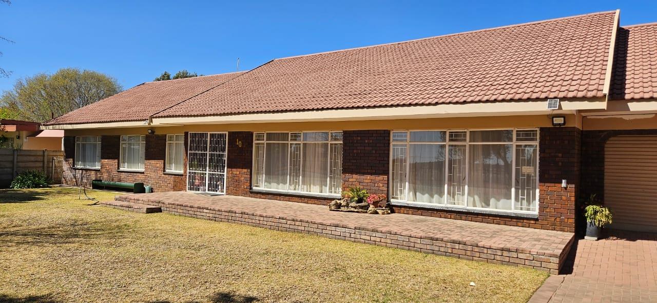 5 Bedroom House for sale in Lichtenburg P24113247115