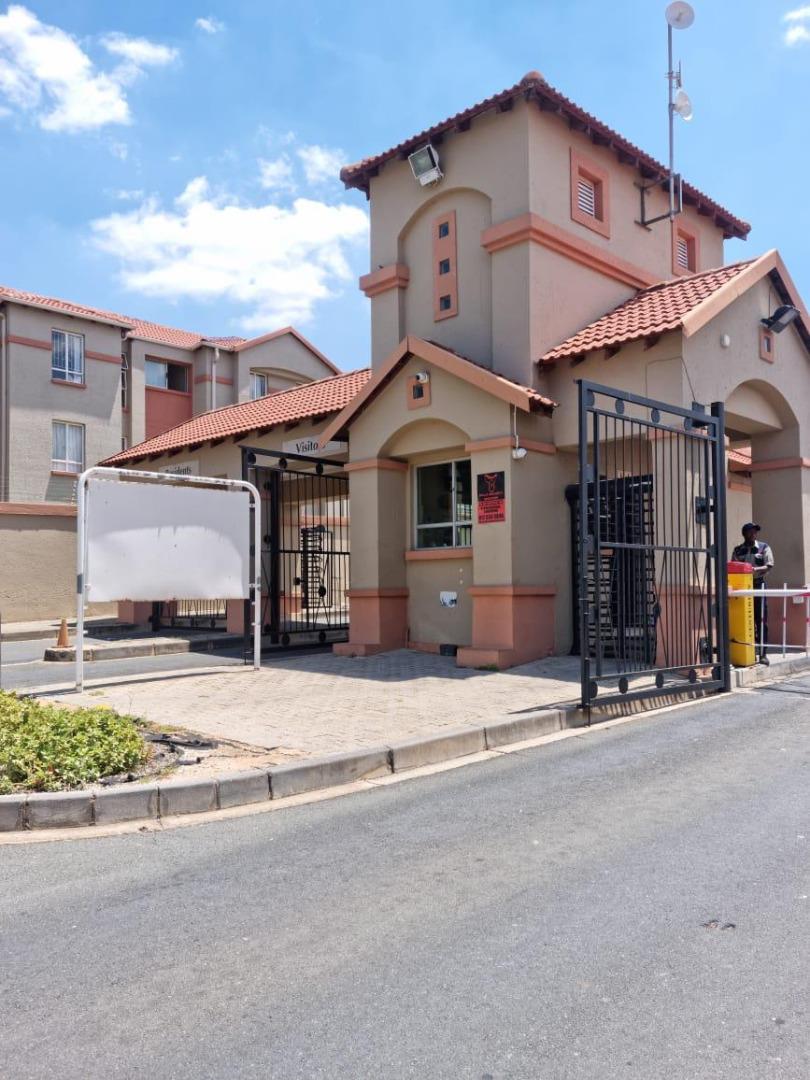 Apartment / flat for sale in Ormonde View P24113247695