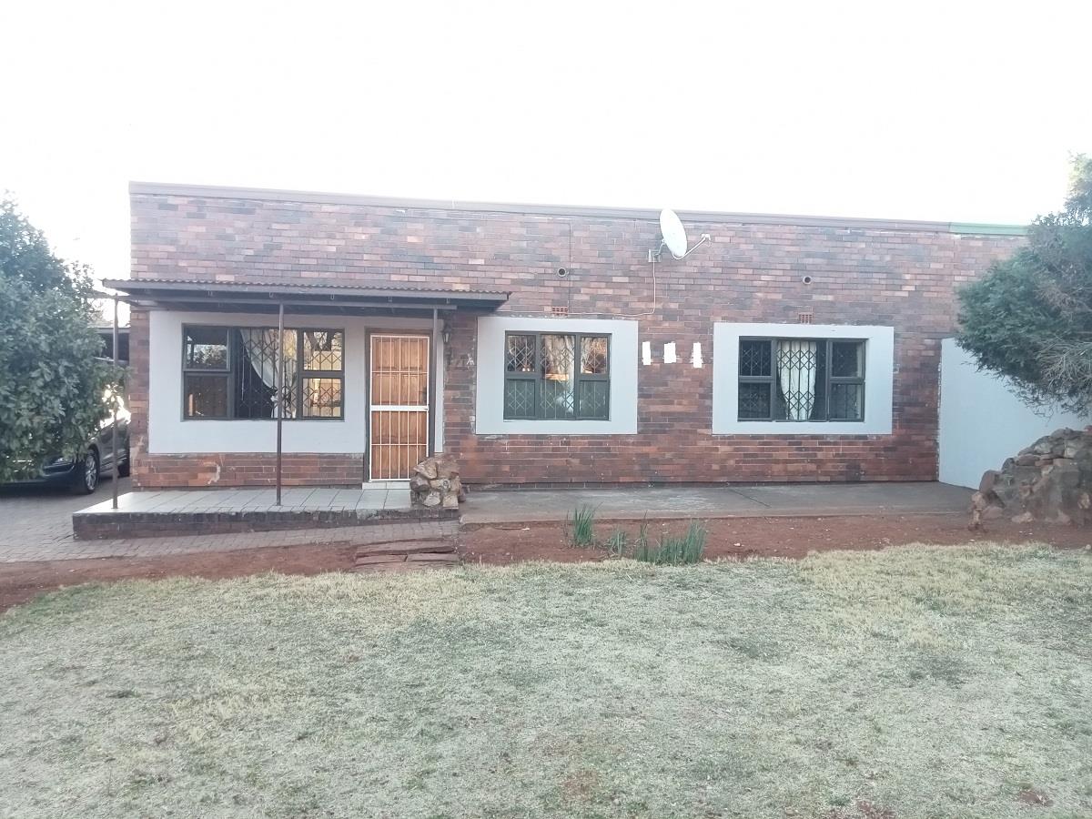 2 Bedroom House for sale in Vanderbijlpark CW 6 P24113247757