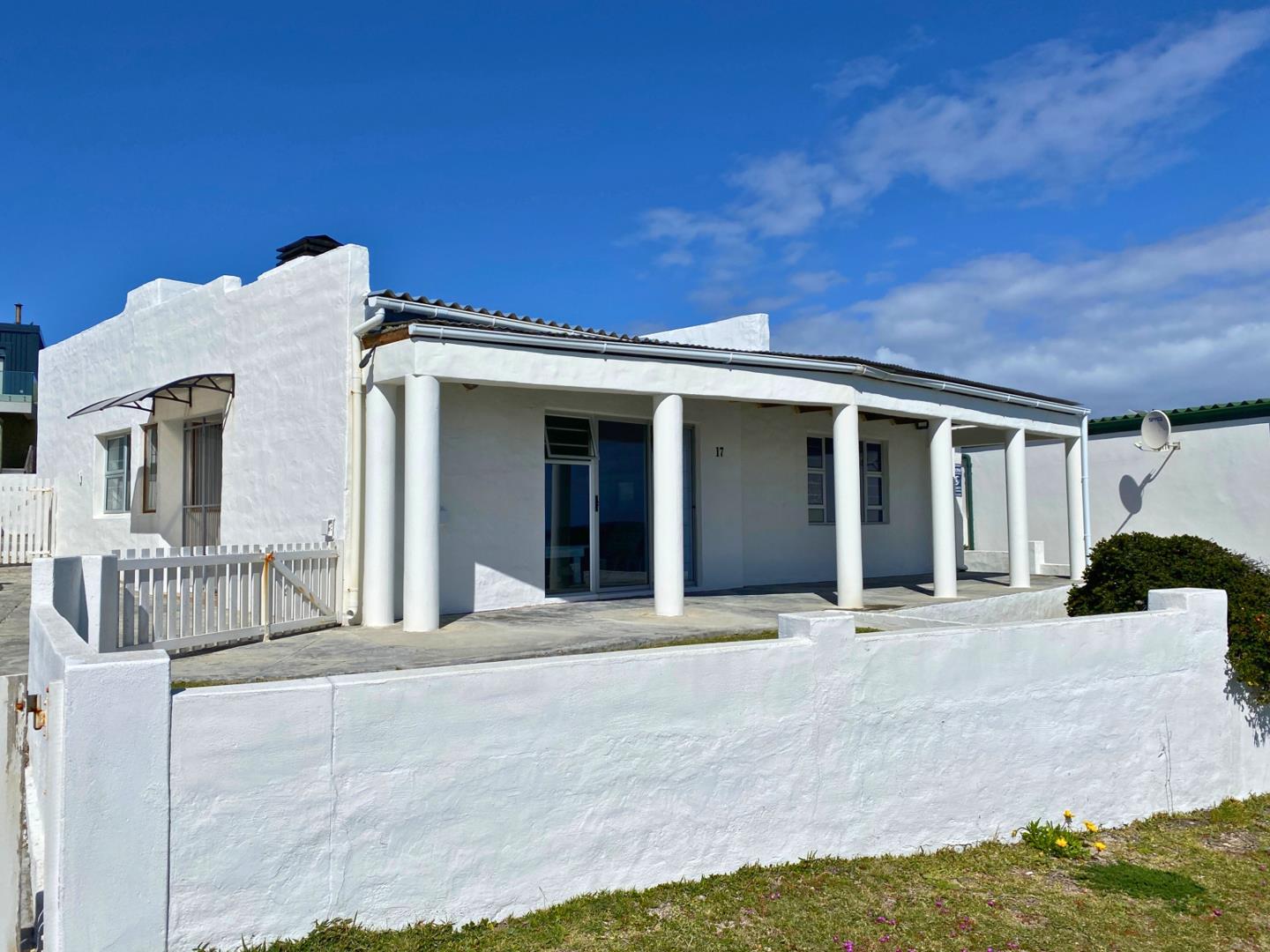 3 Bedroom House for sale in De Kelders 17 Cliff Street P24113247856