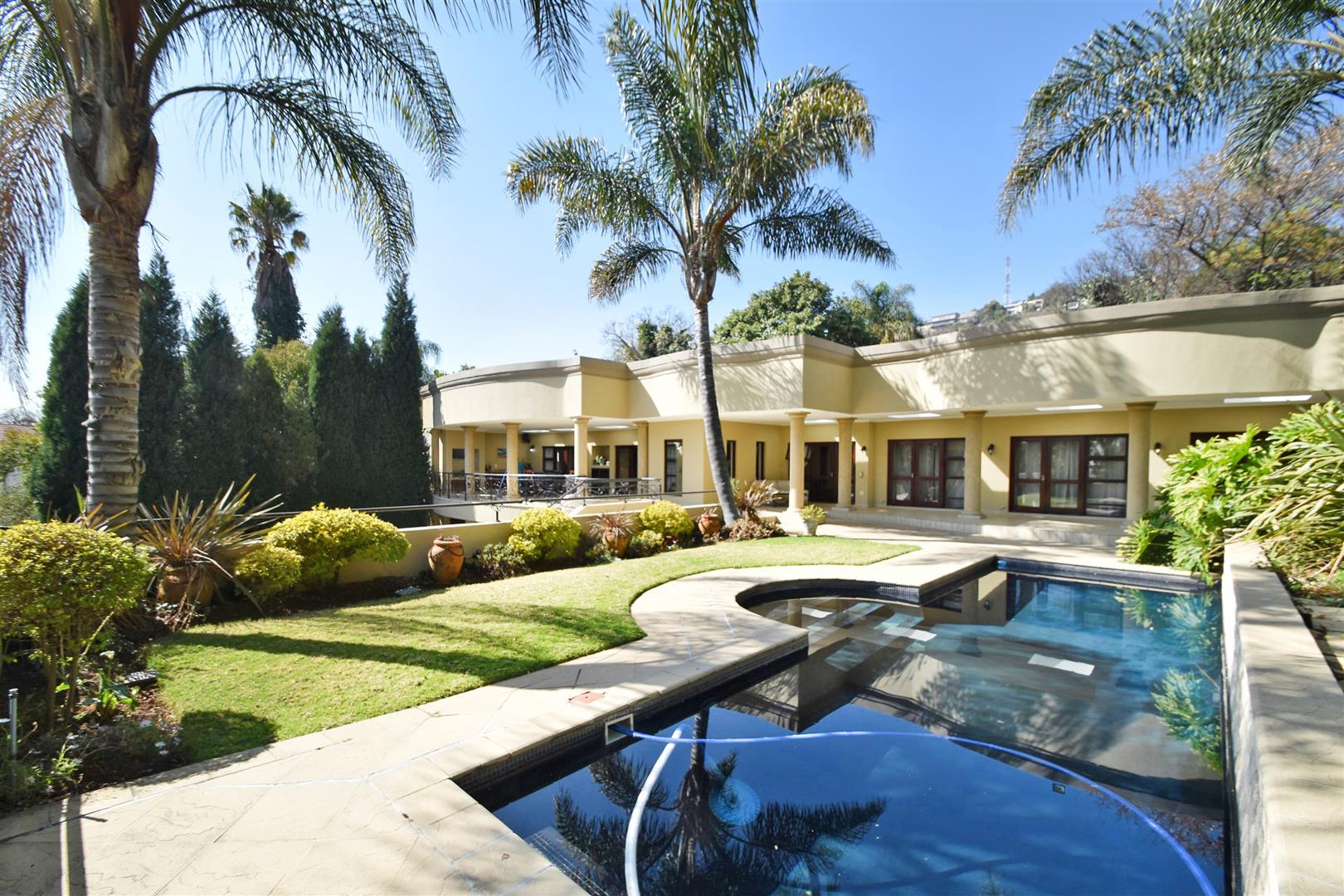 5 Bedroom House for sale in Linksfield P24113248202