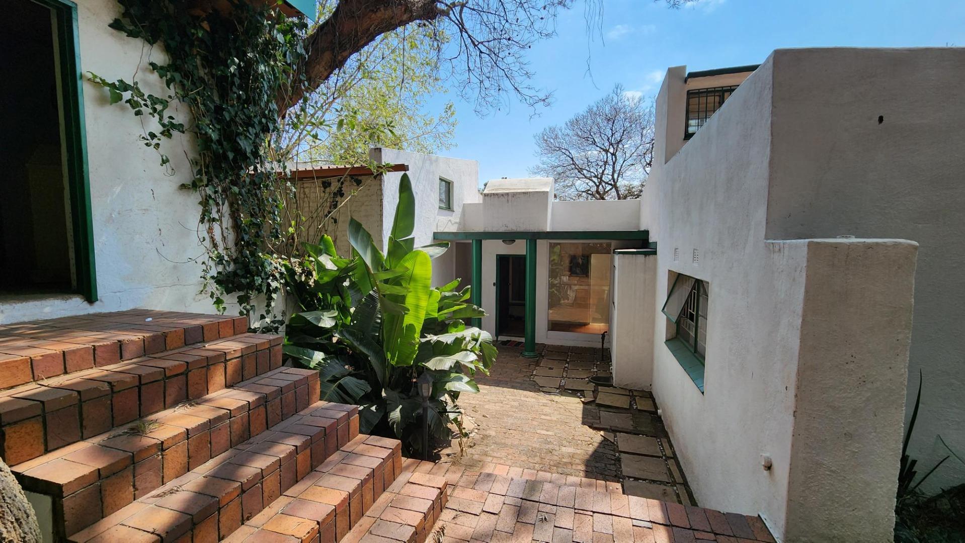 6 Bedroom House for sale in Observatory P24113249153