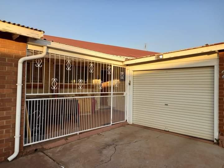 Apartments / flats for sale in Carletonville Carletonville Property