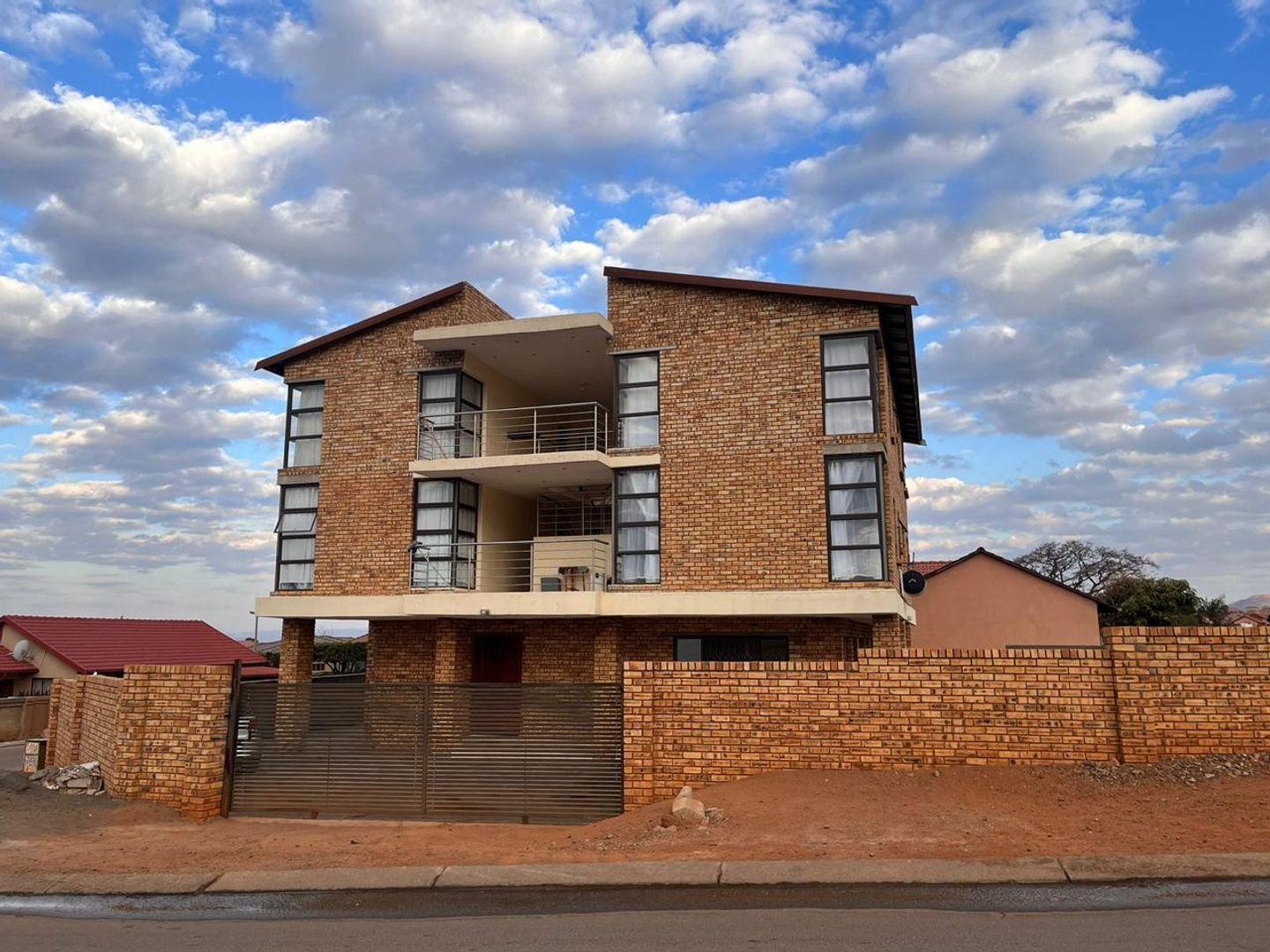 Apartment / flat for sale in Tlhabane West P24113255129