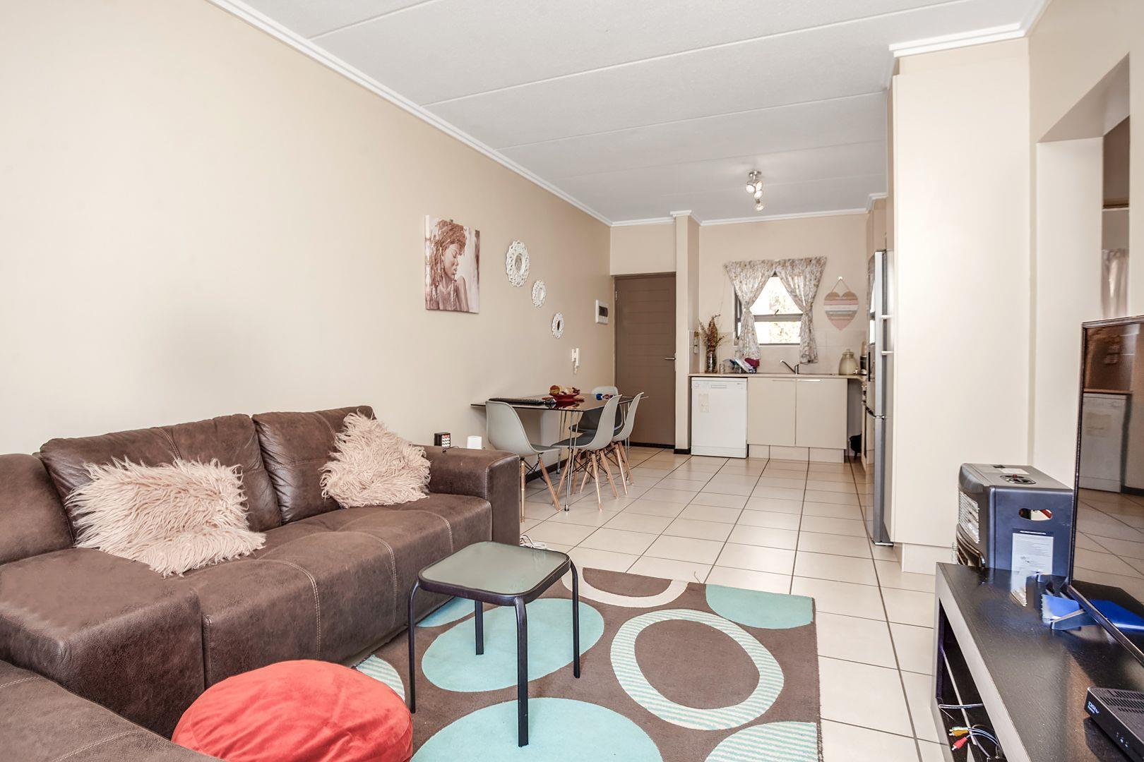 2 Bedroom Apartment / flat for sale in Bryanston 57 Antigua, 5